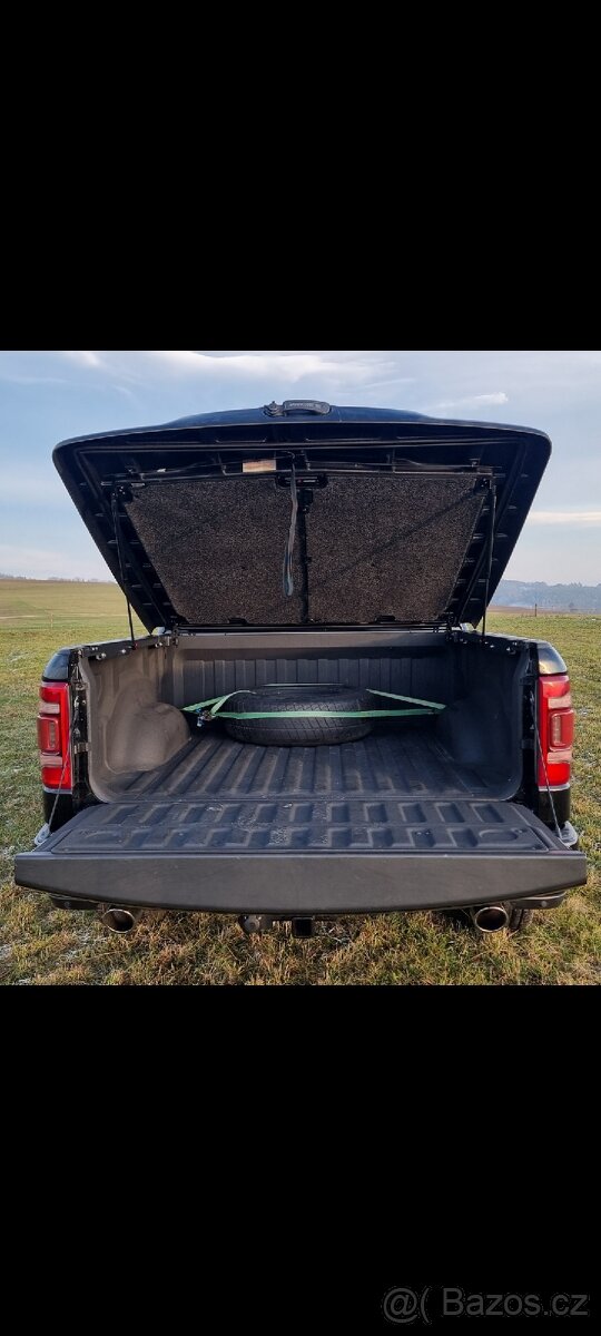 NOVÝ KRYT KORBY DODGE RAM LIMITED ČERNÁ PERLEŤ