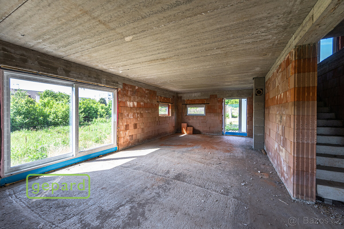 Prodej rozestavěného rodinného domu 200m2 s pozemkem 770m2, - 2