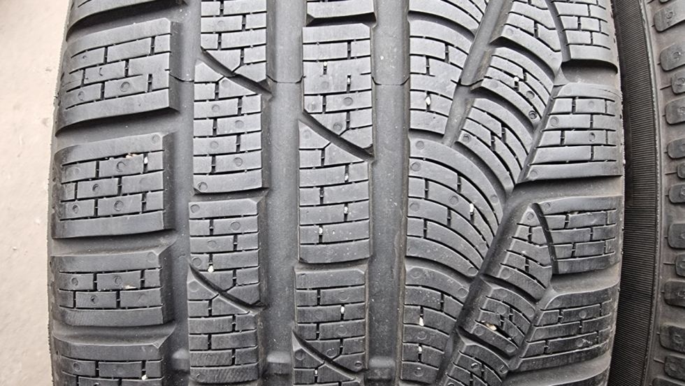 Zimní pneu 235/55/18 Pirelli - 2