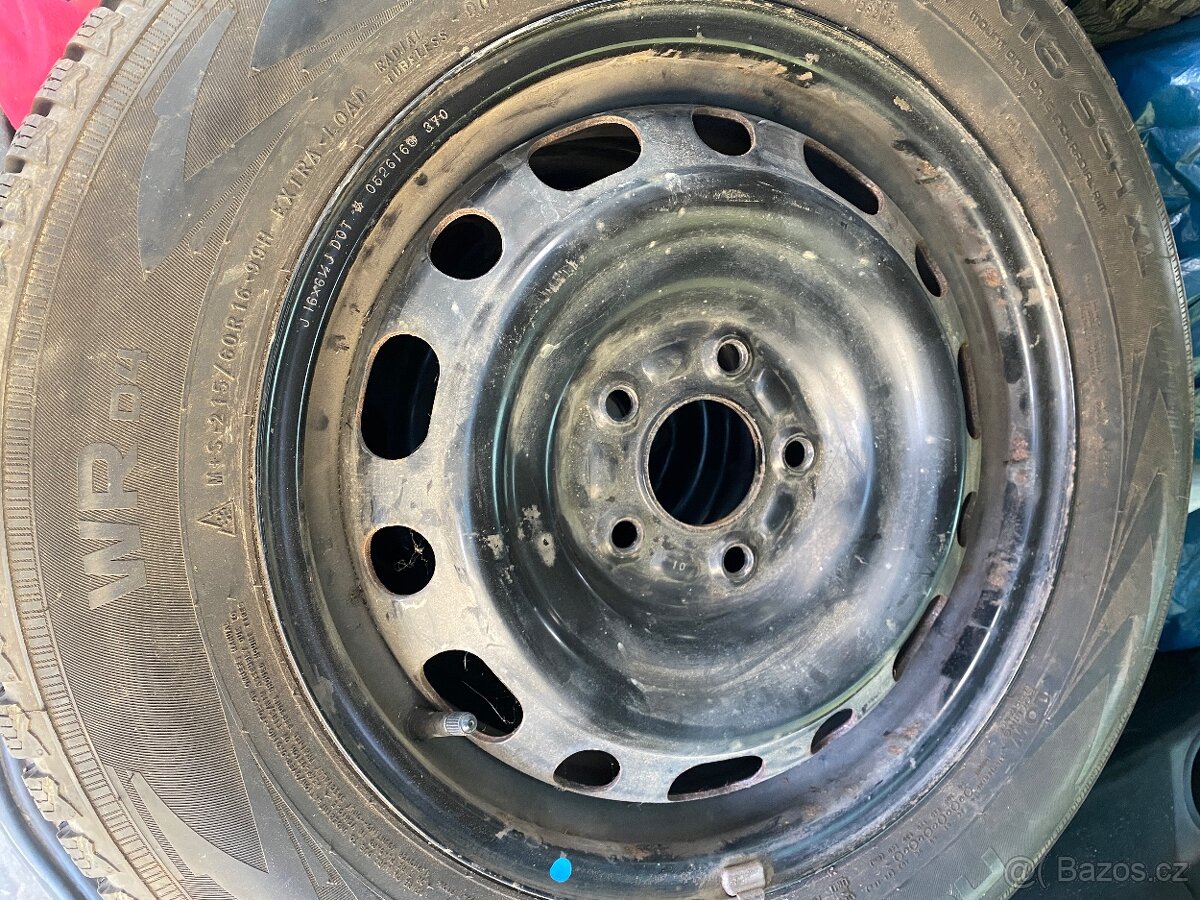 Plechové disky 16” 5x114,3 a zimní pneu 215/60/R16 - 2