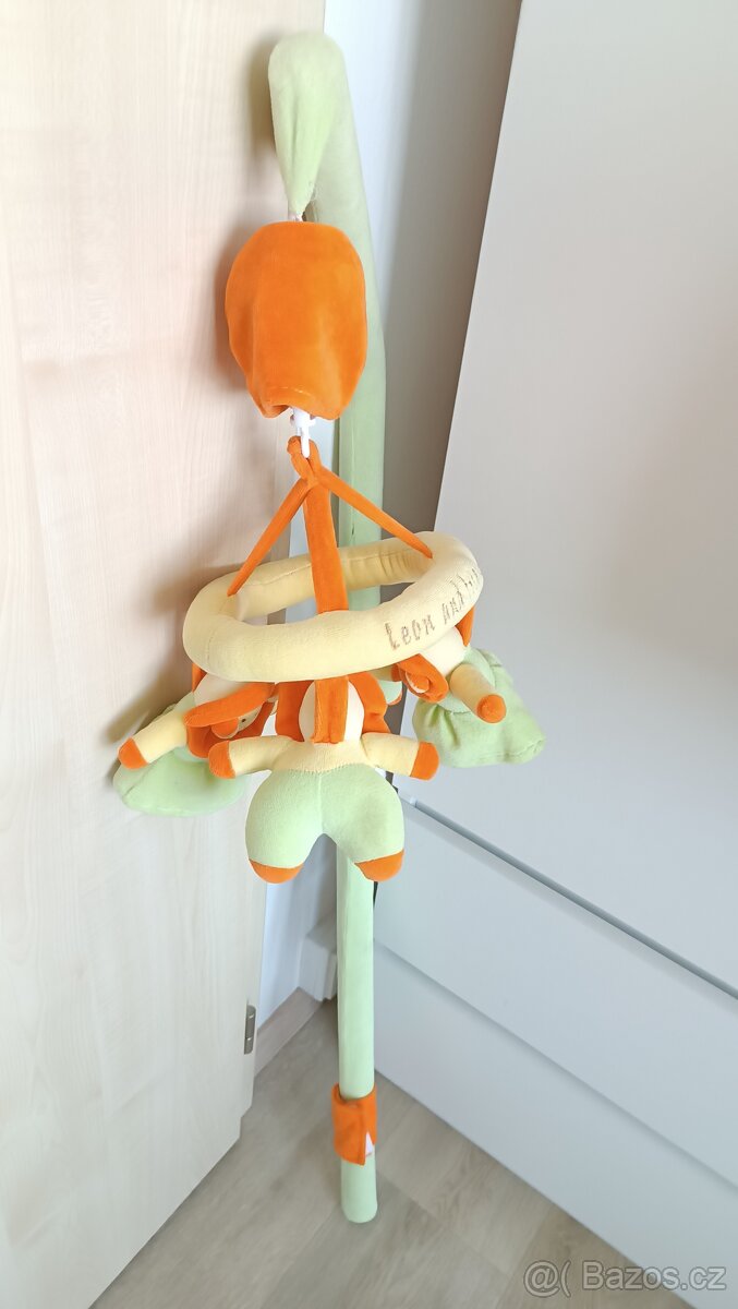 Kolotoč nad postýlku - 2