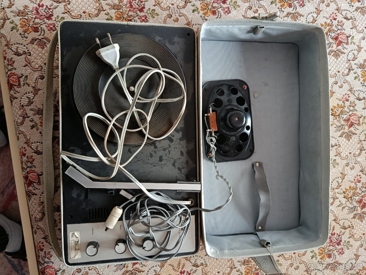 Přenosný gramofon - 2