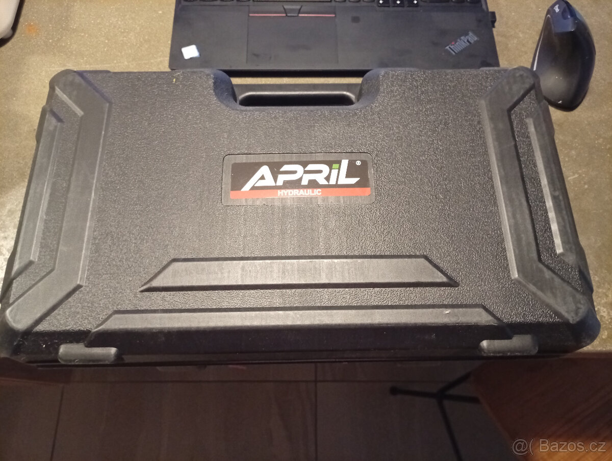 Hydraulických lis APRIL, tvarovky TH - Nové - 2