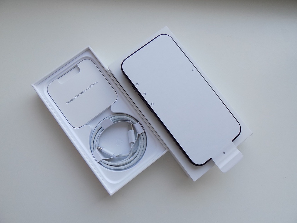  APPLE iPhone 15 256GB Black - ZÁRUKA - NEPOUŽIT - 2