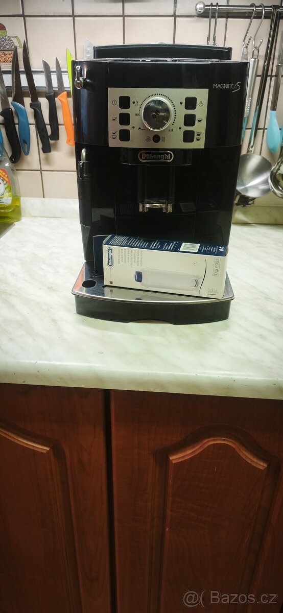 Kávovar DeLonghi Magnifica S ECAM 22.110.B, - 2