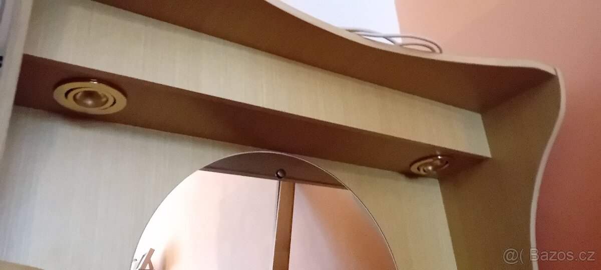 Skříň , toaletka - 2