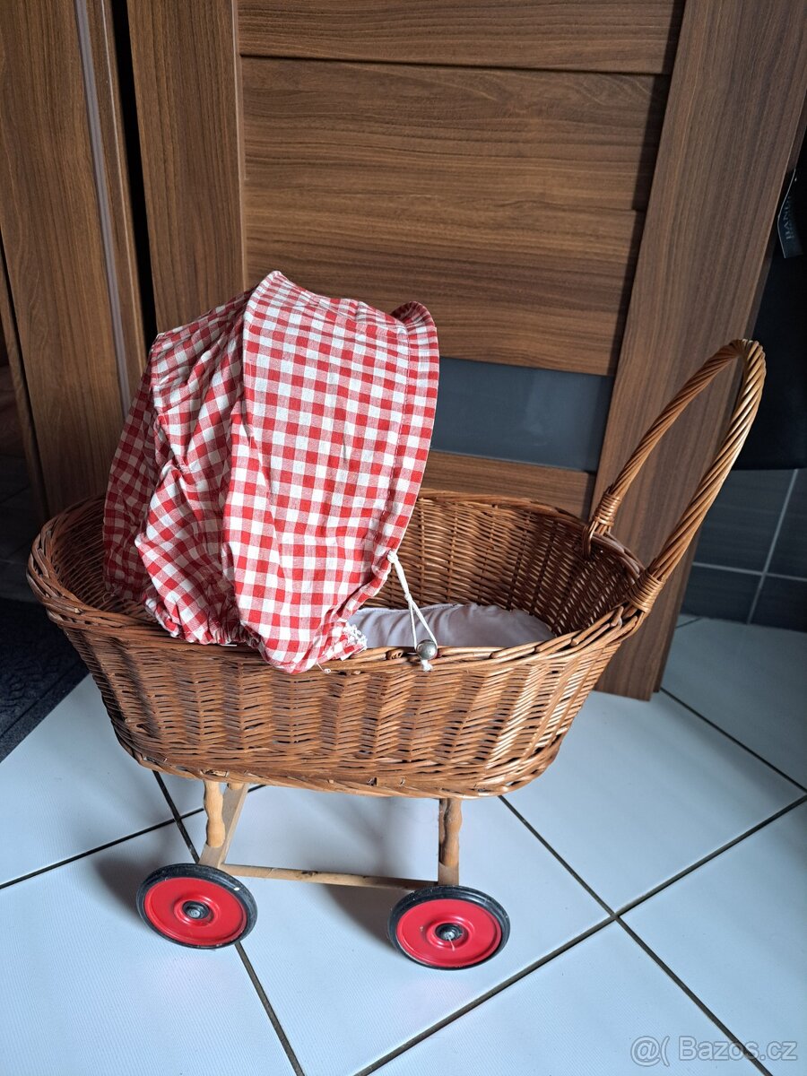 Proutěný kočárek dekorace - 2