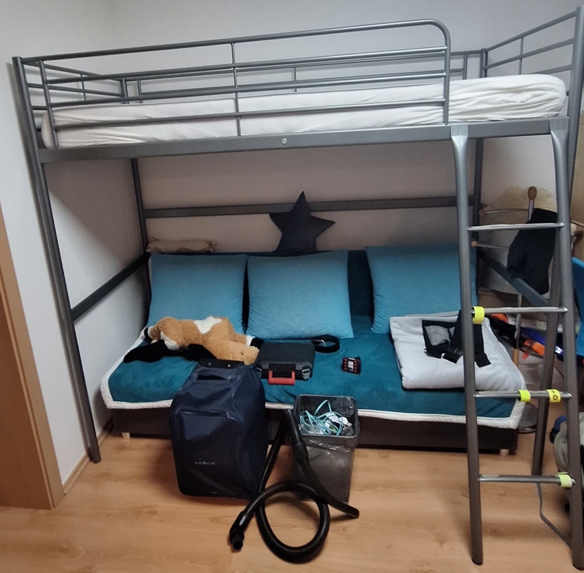 Patrová postel IKEA SVARTA - 2