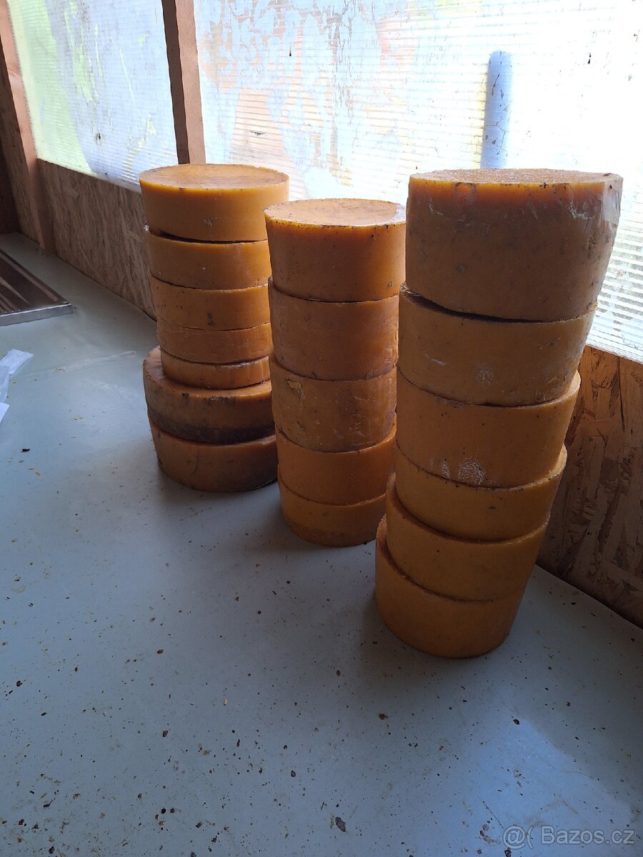 Včelí vosk z volné stavby - 2