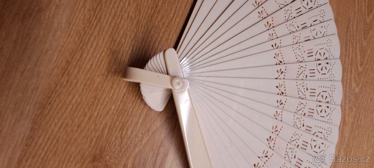 Kostěný vějíř - 2