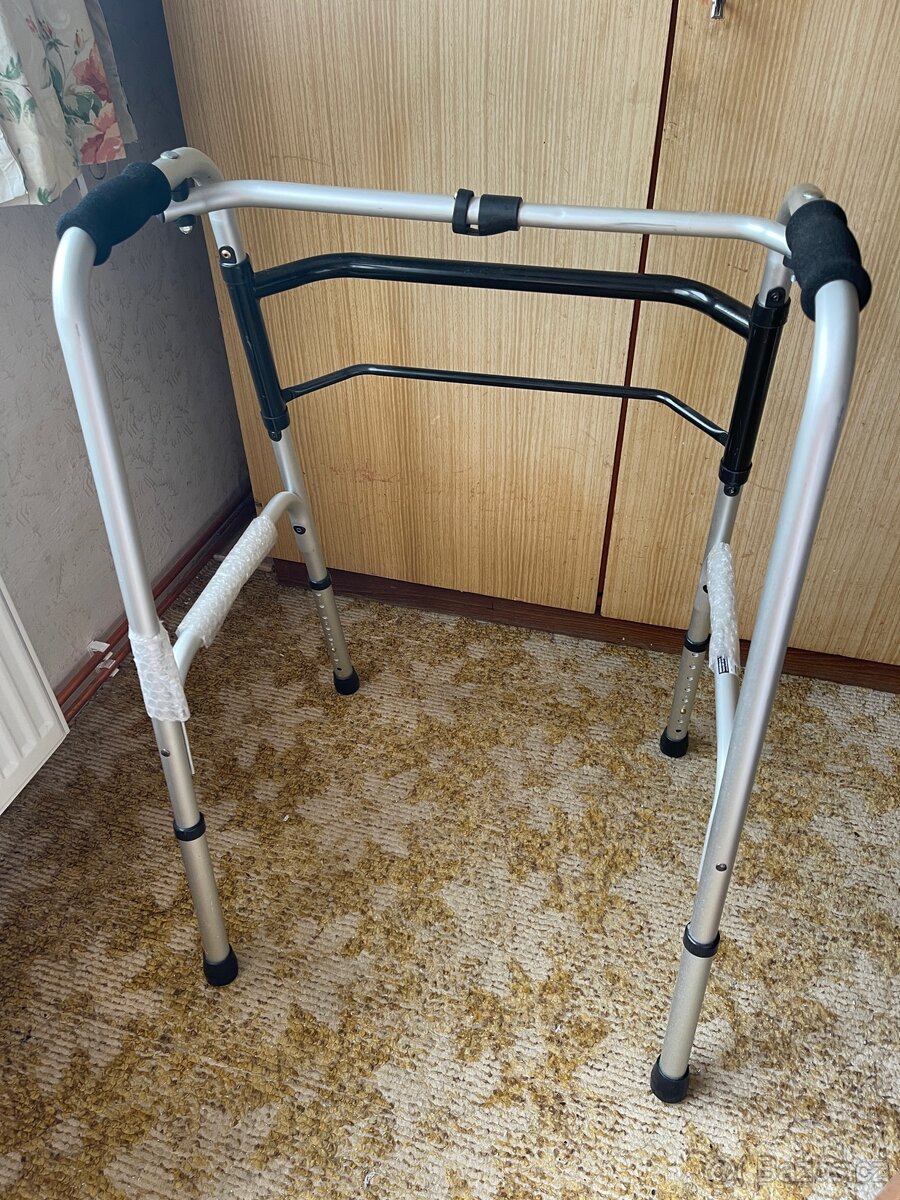 Chodítko pro seniory krokovací skládací - 2