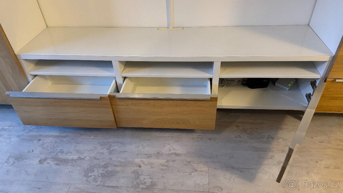 TV stolek IKEA š 180, hl 40, v 50, vrchní část sklo - 2