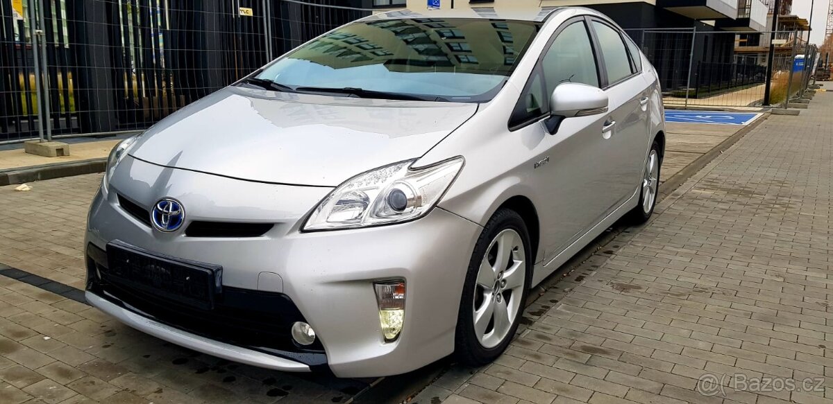 Toyota Prius 1.8 hybrid pohon přestavba invalida naviják ZTP