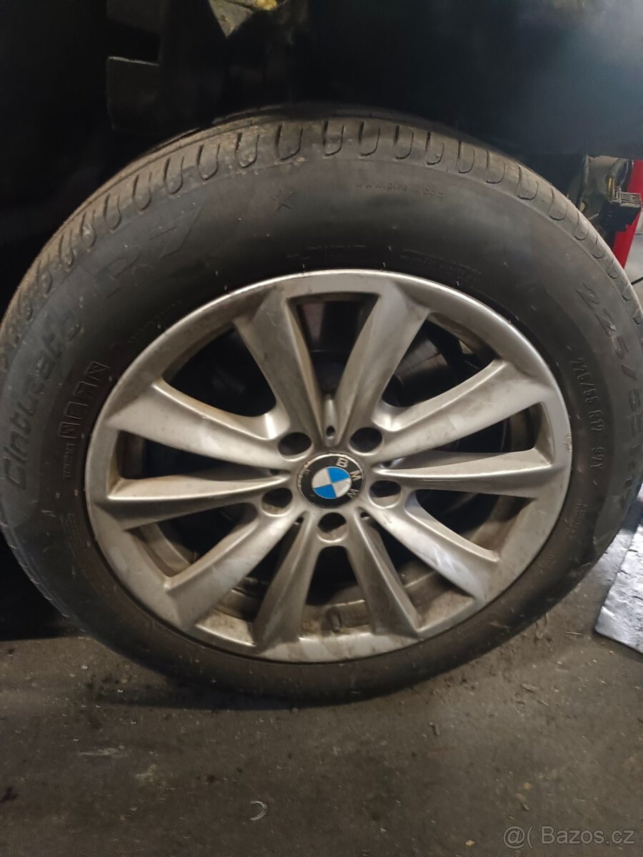 BMW kola F10 F11 pneu Pirelli Cinturato 225/55 R17 - 2