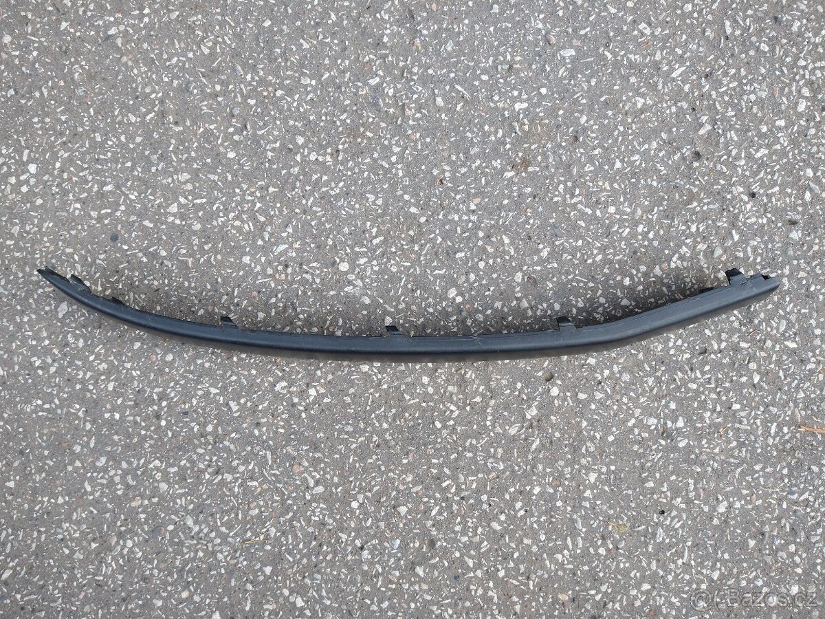 Plastová lišta předniho nárazníku Mitsubishi Colt - 2