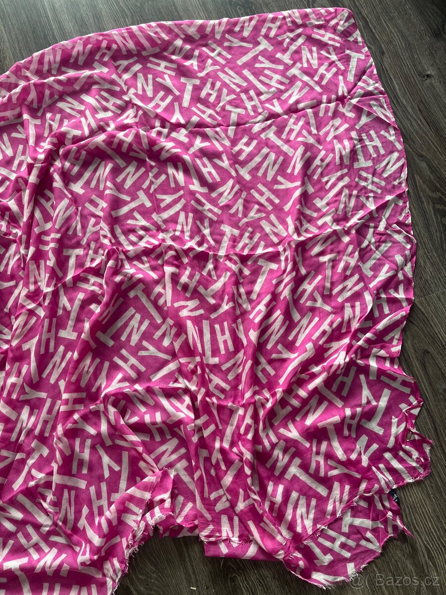 šál Tommy Hilfiger + další zdarma - 2