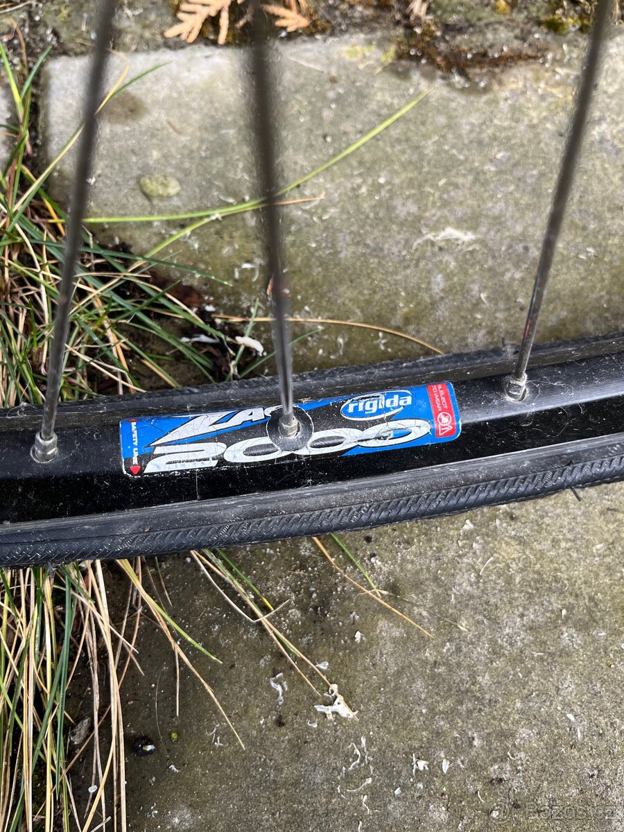 Přední kolo z dynamem 28” - 2