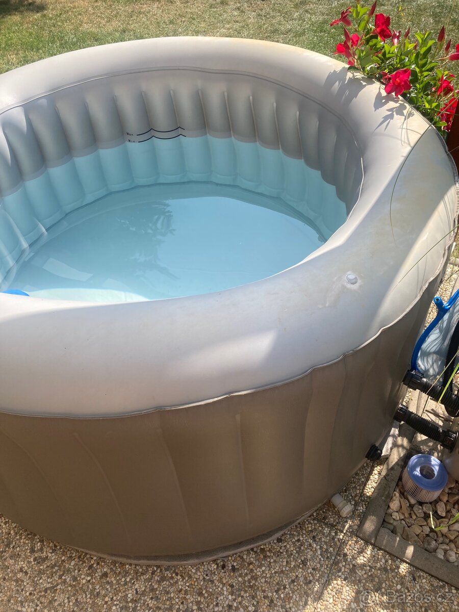 Nafukovací vířivka IZY SPA - 2