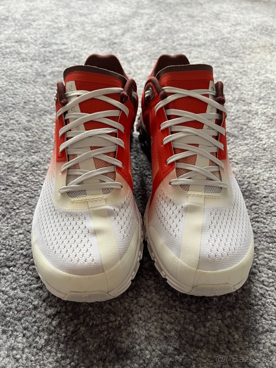 On Running, model Cloudflow, velikost 38,5 - 2