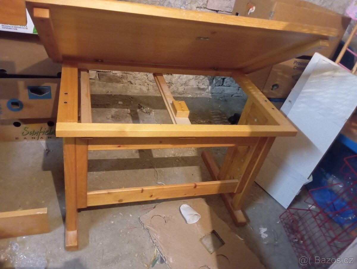 Dětský psací stůl. - 2