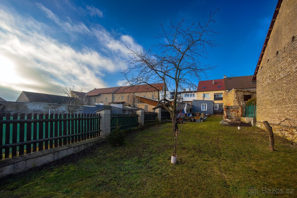 Dům - ubytovací komplex — Cerhovice, ev.č. 00438 - 2