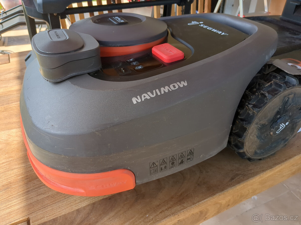 Robotická sekačka Segway Navimow H500E + VisionFence + garáž - 2