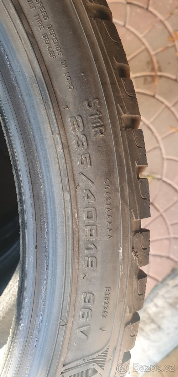 Zimní pneu 235/40/19 Good Year ultragrip performance - 2