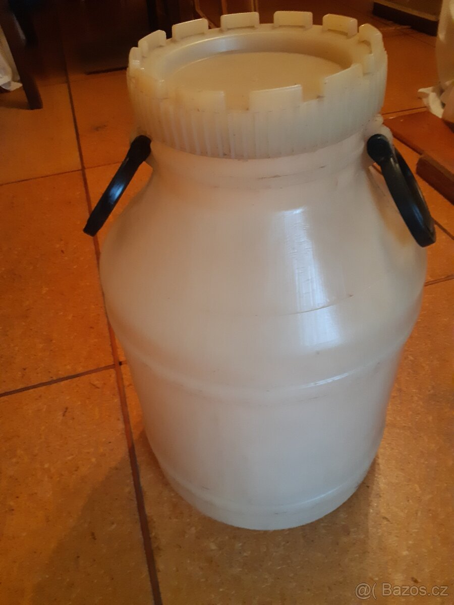 Plastové nádoby 50l - 2
