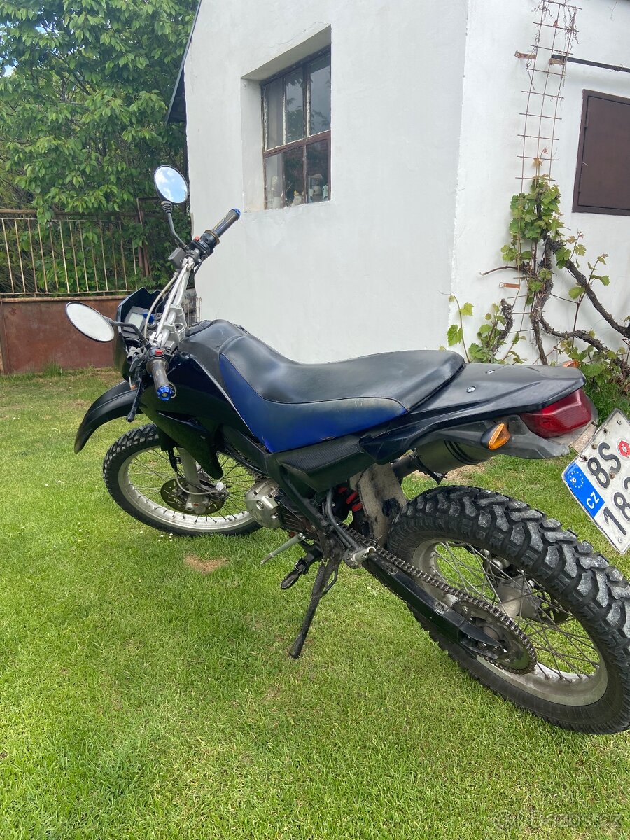 Yamaha XT125R
