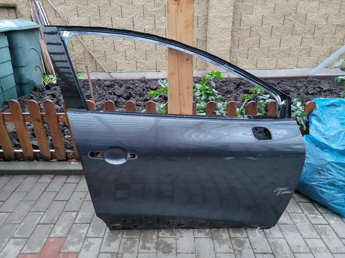 Prodám dveře a přední nárazník na Renault Clio IV - 2