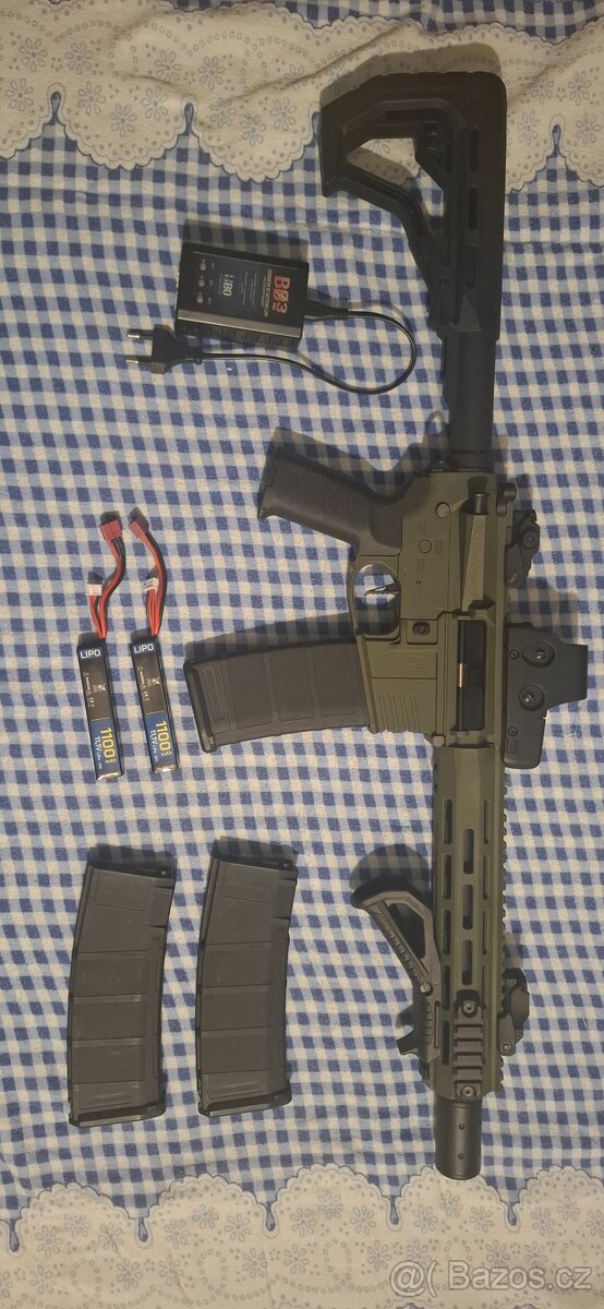 Prodám M4 airsoft zbraň s plým vybavením - 2