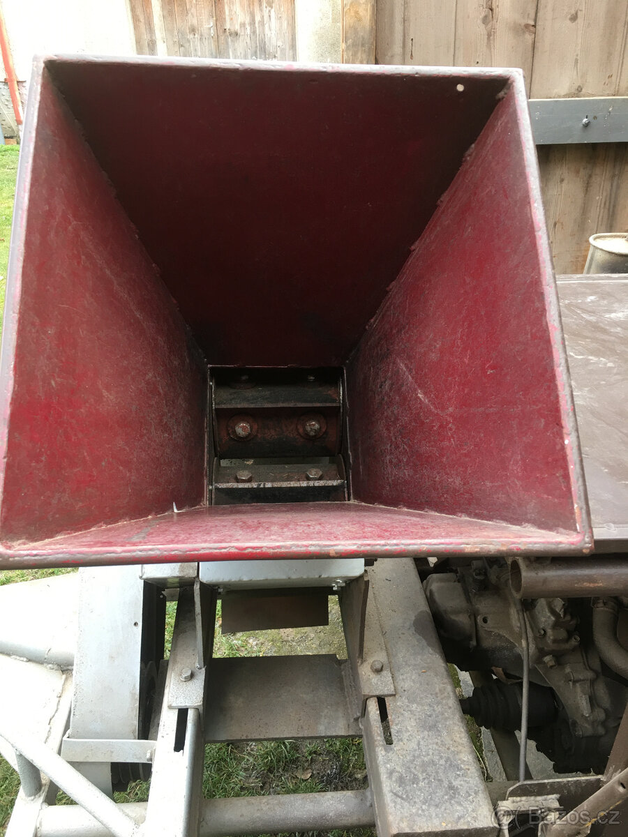 Prodám špalíčkovač větví - 2