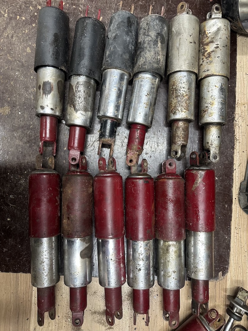 Predám zadní tlumiče na motocykle JAWA ČZ 125 175 250 350 - - 2