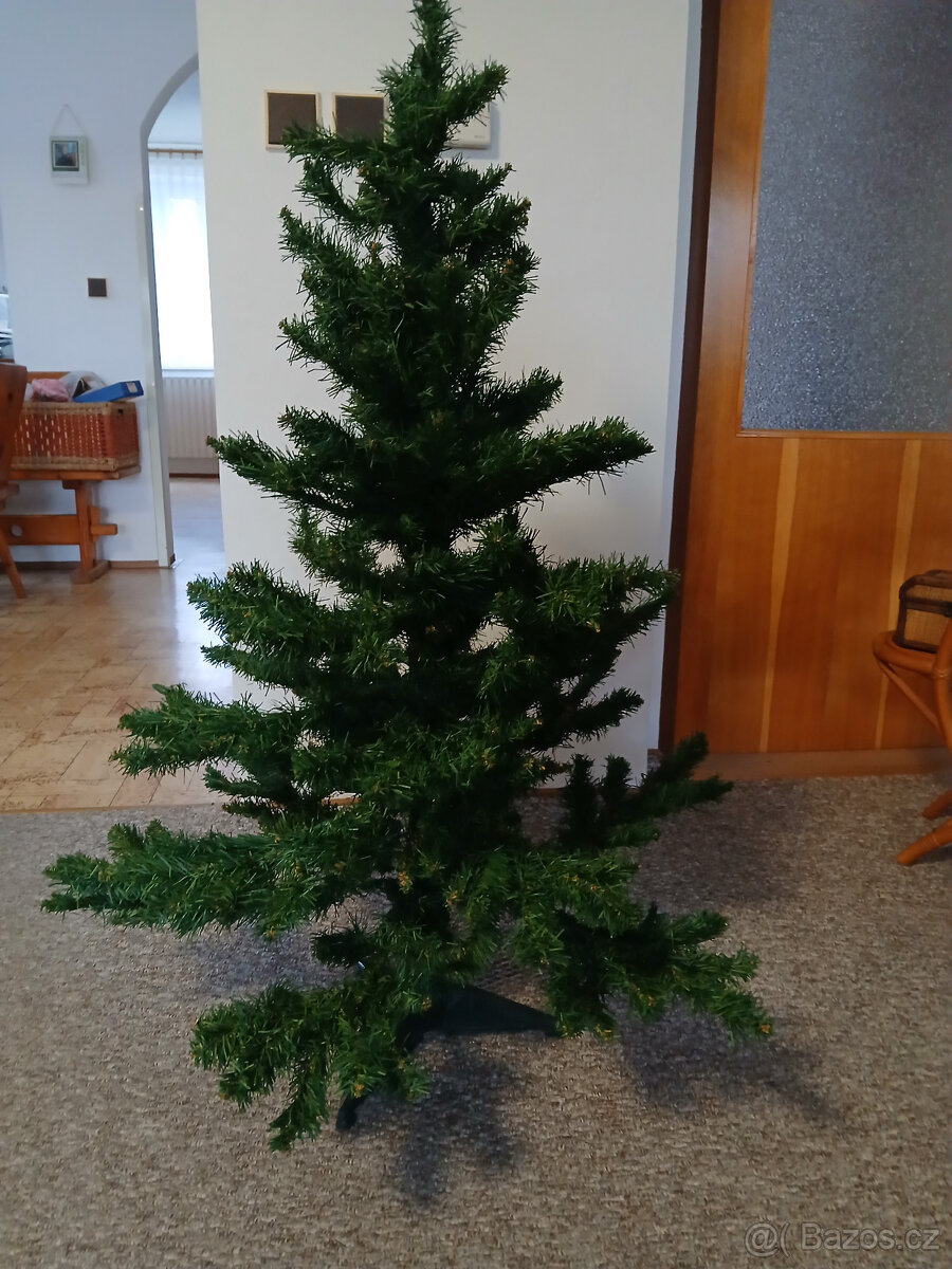 ÚMĚLÝ VÁNOČNÍ STROMEČEK - 2