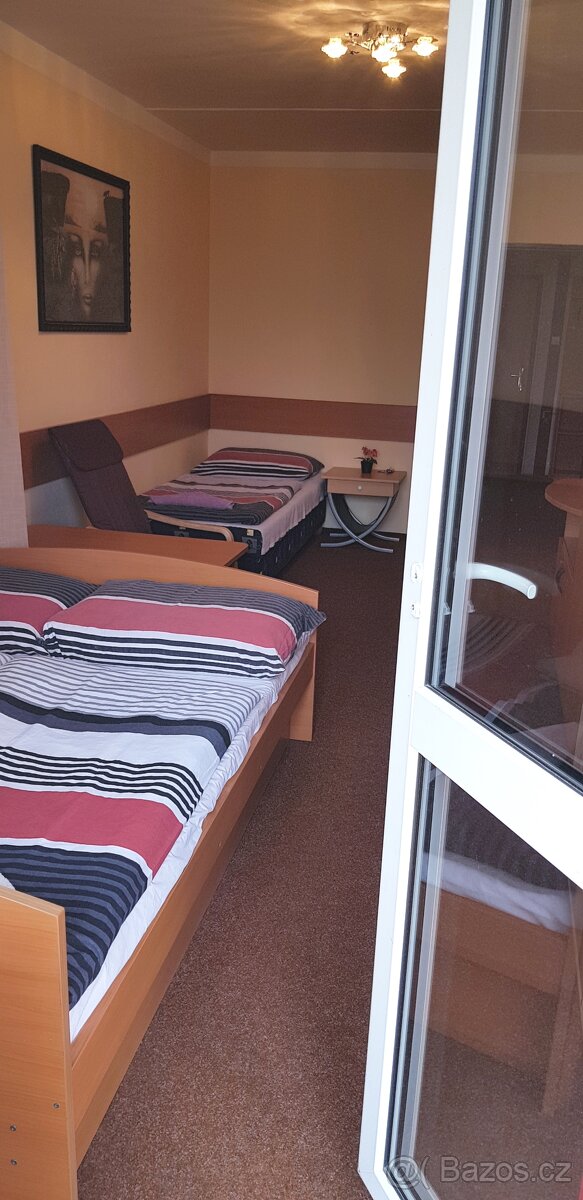 Zařízená garsonka s balkonem - 2