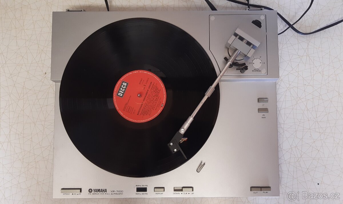 Gramofon YAMAHA YP-7100 - 2