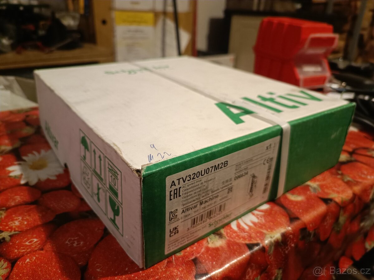 Frekvenční měnič ATV320U07M2B, Altivar - 2