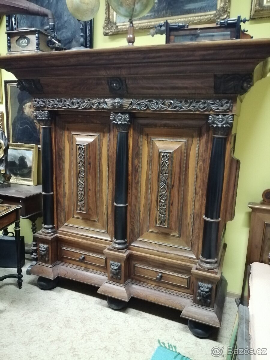 Starožitná skříň - 2