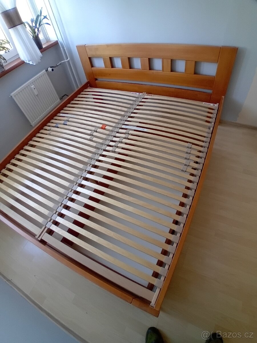 Masivní postel 180/200 - 2