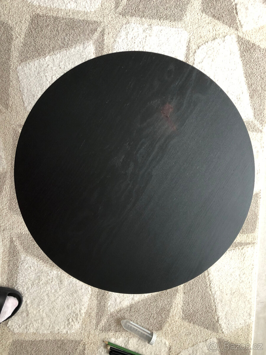 malý kulatý černý stolek IKEA - 2