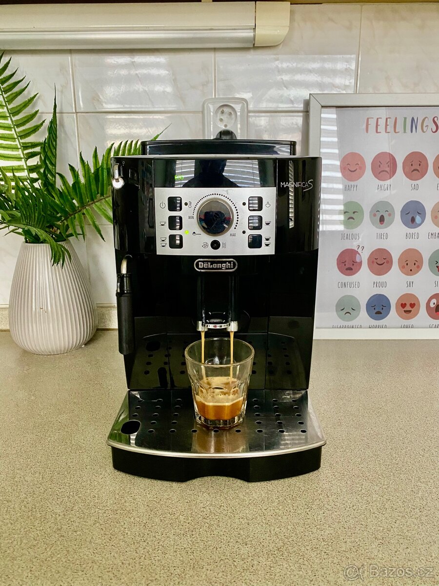 Presovač Delonghi Magnifica S - 2