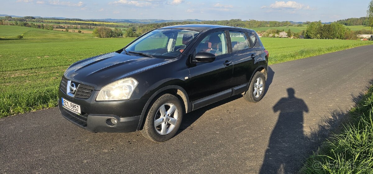 Nissan Qashqai 2.0 DCi 4x4 automat,nová stk, tažné,panorama - 2