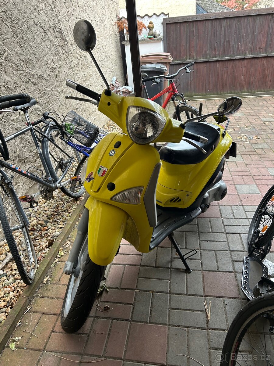 Skútr piaggio liberty 125s - 2
