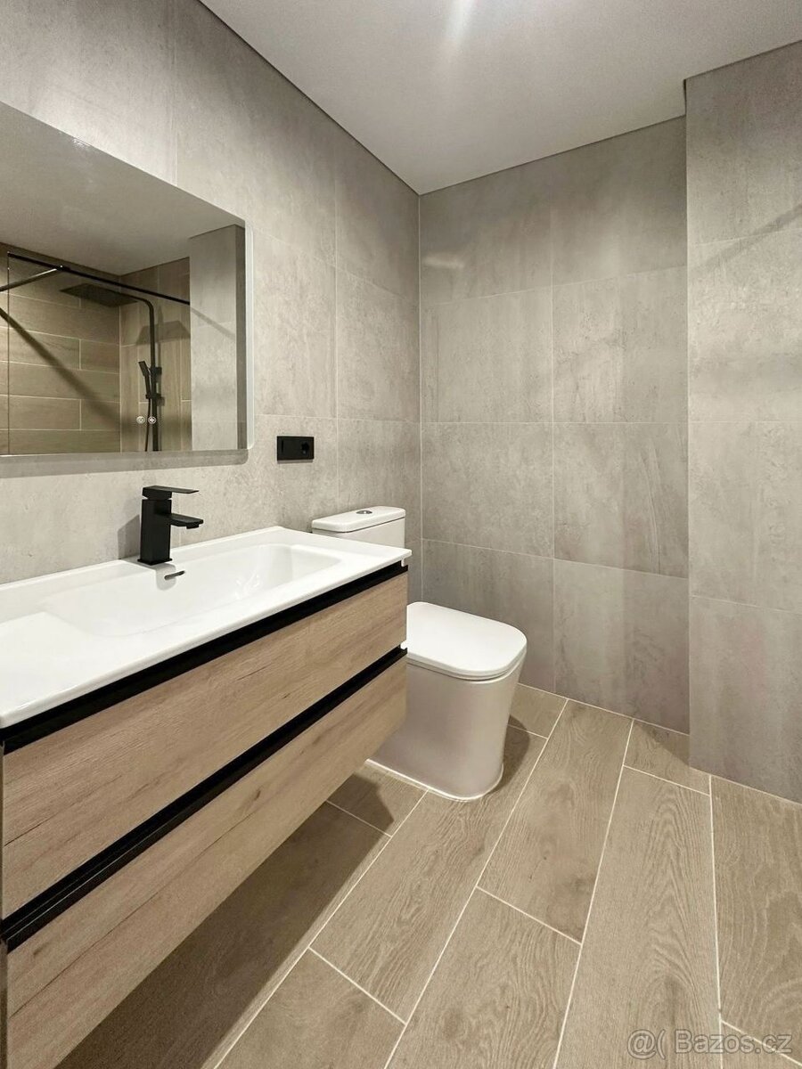 Na prodej: prostorný a elegantně zařízený apartmán 4+kk (85 - 2