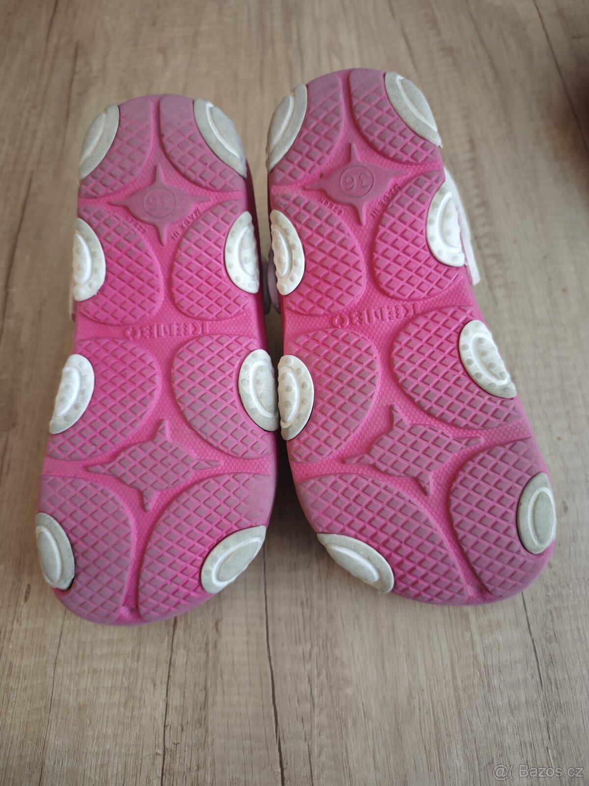 Kroksy vel.36, stélka 22cm. - - 2