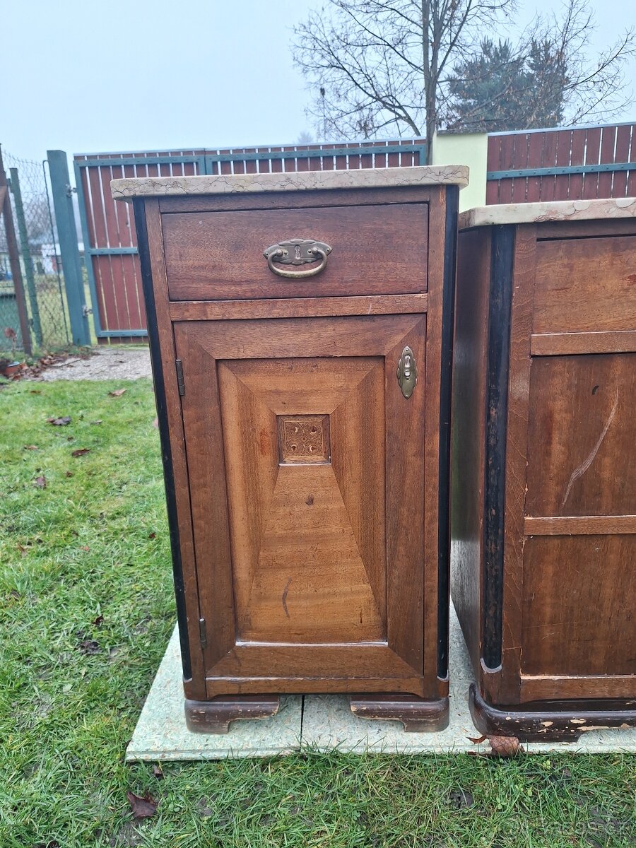 Starožitná komoda - 2