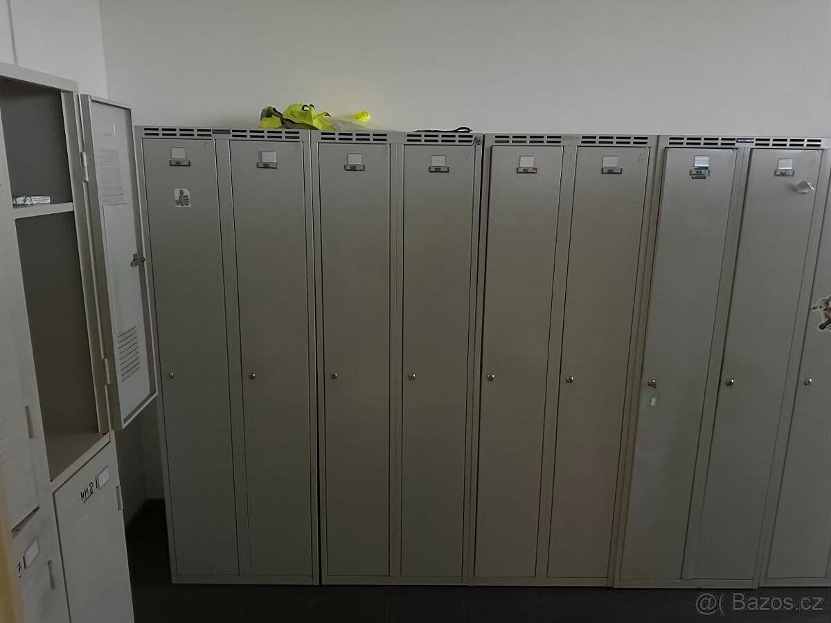 Plechové šatní skříňky - 2
