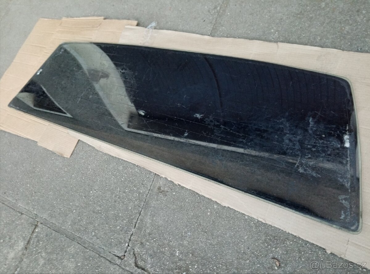 Zadní sklo Navara D22 - 2