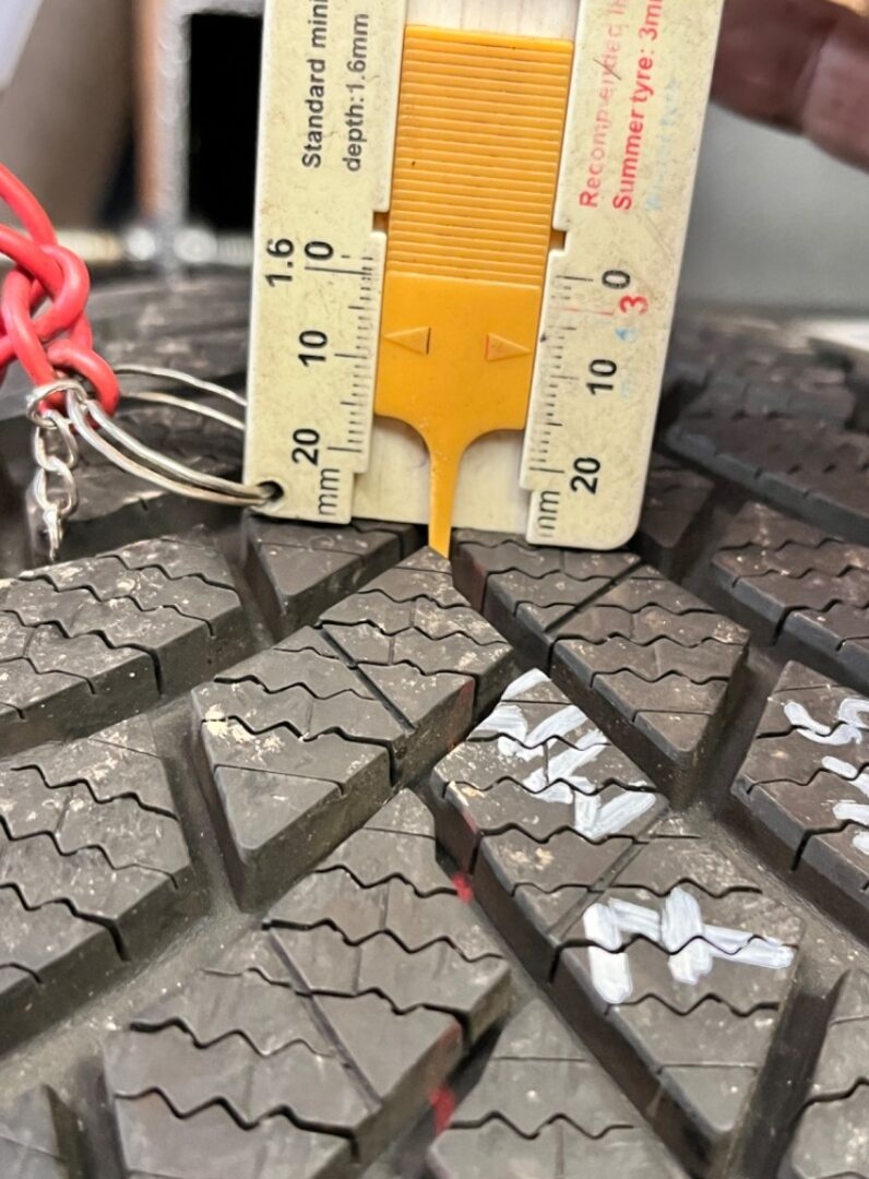 1ks. 225/60 R18 104V Bridgestone - 2021 - 2