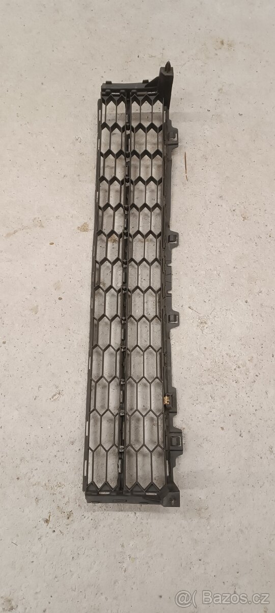 Středová mřížka nárazníku Škoda Superb 3 - 2